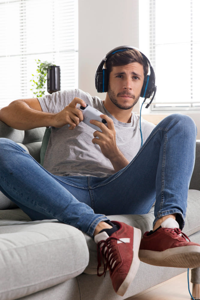 Pessoa jogando online